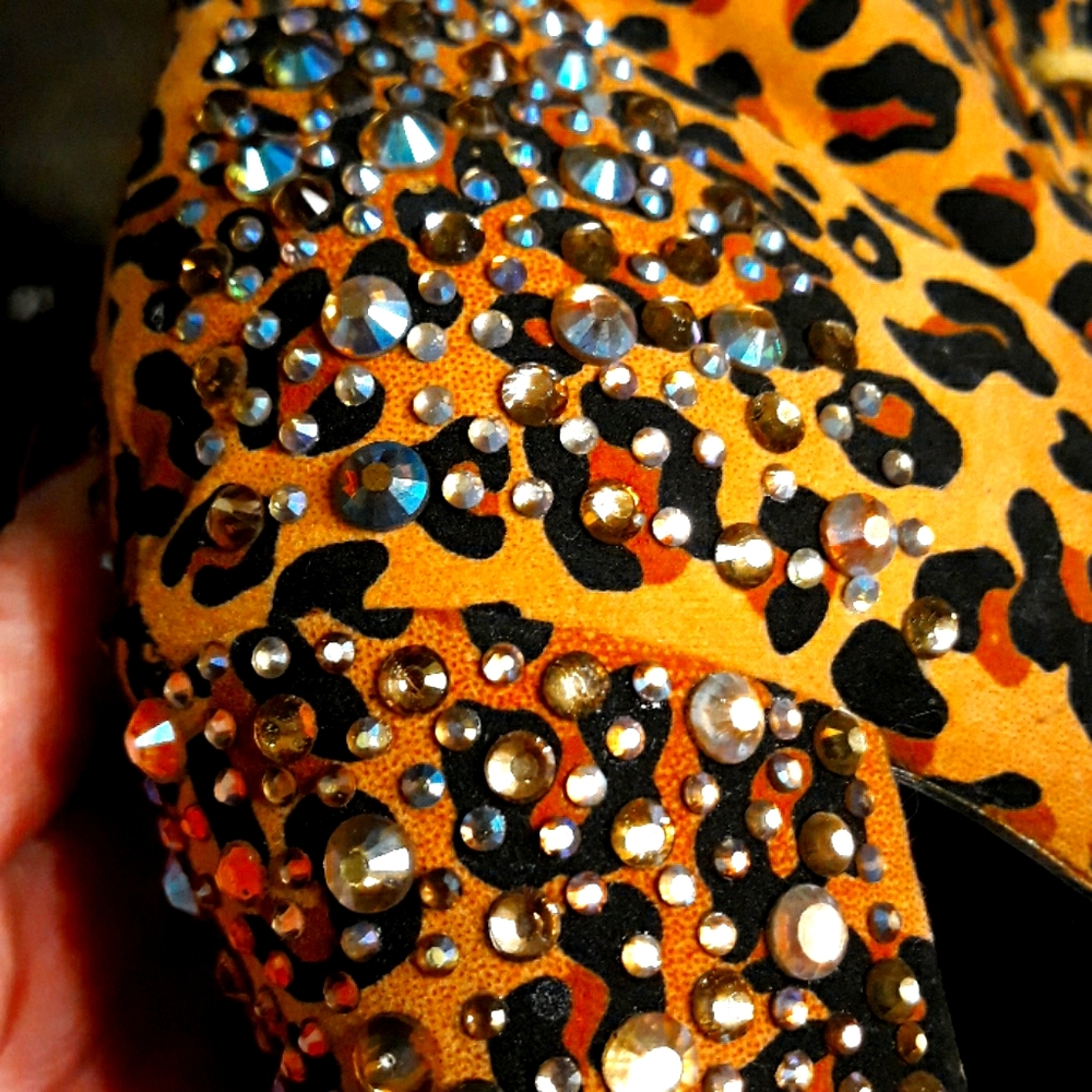 Beautiful Leopard Print and Rhinestone Booties. - Picture 2 of 7